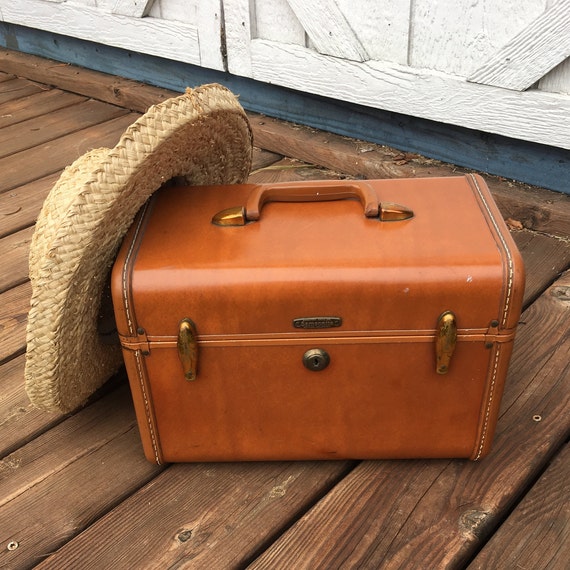 Vintage Samsonite train case with key