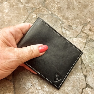 Bi-Gefaltete schwarze lederne Brieftasche des Mannes/bequeme weiche lederne Reisebrieftasche/klassische dünne lederne Mappe/perfektes Geschenk für ihn/No.218