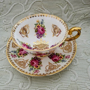 ROYAL GRAFTON Golden Heritage 22KT Gold Vintage Teacup & Saucer Pink Roses with Blue and Purple Flowers Collectible English Bone China/No926