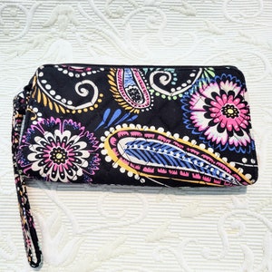VERA BRADLEY Cartera de pulsera de algodón acolchado suave/Diseñador Negro Rosa Azul Colores Floral Paisley Patrón Pulsera/Regalo para ella/Idea de regalo/957