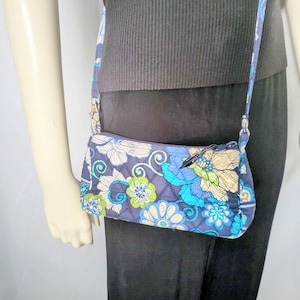 Petit sac à bandoulière VERA BRADLEY/sac à bandoulière avec fermeture éclair bleu marine motif floral à la retraite/coton matelassé sac cadeau/cadeau pour elle/n°118