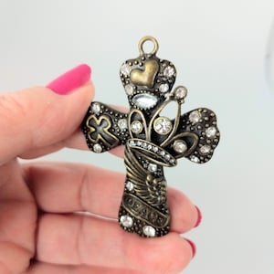 Großes Kreuz Anhänger/ Seltenes Vintages Religiöses Symbol Statement Dekorativer Christlicher Schmuck Dunkles Metall und Strasssteine Cross/No.090