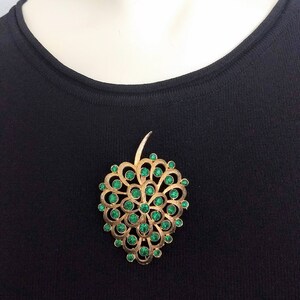 VTG Gold Emerald Crystal Brooch/Large Emerald Rhinestone Brooch/ Green Rhinestone Pin/Gold Metal Leaf with  Emerald Rhinestone Pin/No.444