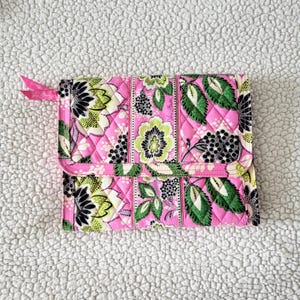 VERA BRADLEY sac organisateur de bijoux de voyage/Priscilla rose motif floral matelassé à fermeture éclair multicompartiment porte-bijoux plié/n°023