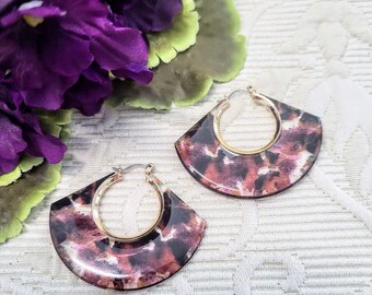 Tortoiseshell Acrylic Hoop Statement Earrings/Caramel Tons Gold Accent Geometric Modern Design Elegant Earrings/Lightweight Jewelry Gift/122