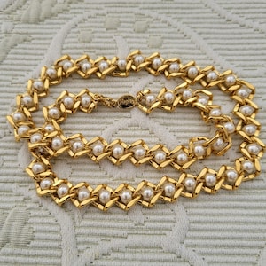 NAPIER  Gold Tone Chain and Faux Pearls Choker Necklace/Vintage Best Quality Classy Elegant Designer Jewelry/Gift For Her/Gift Idea/No.743