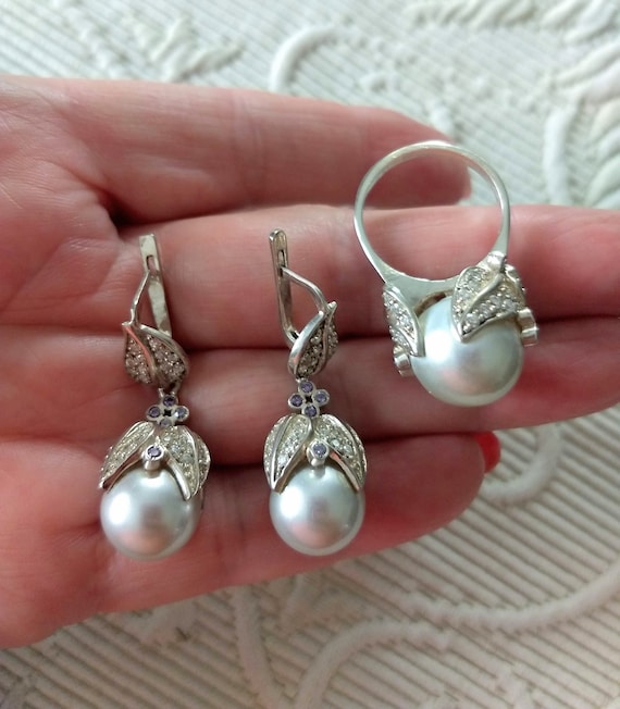 Pearl ring deals and earring set