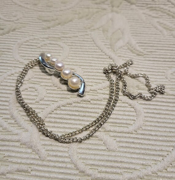 Graduated Faux Pearls Pendant Necklace/Curve Mode… - image 4