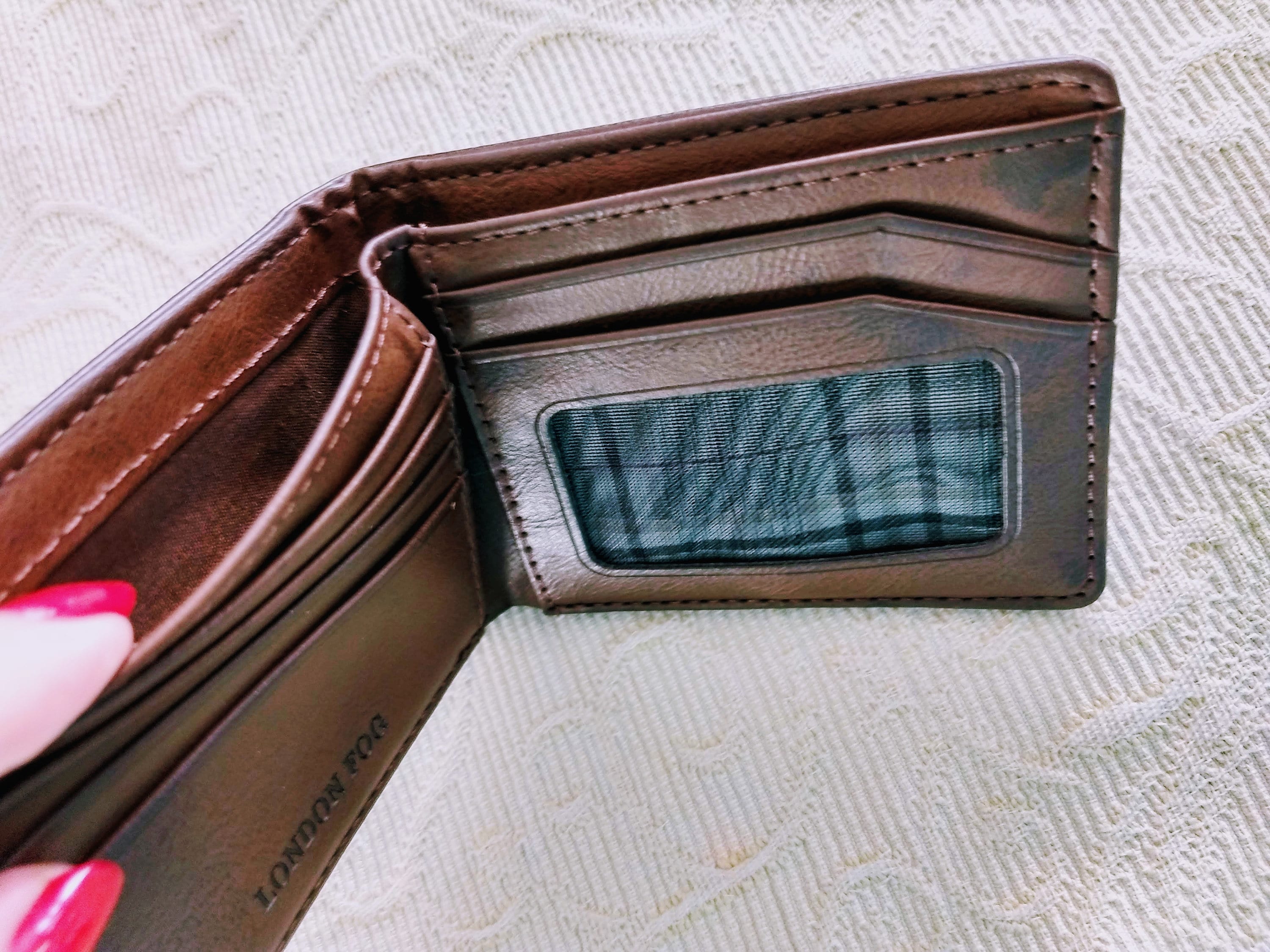 Bi-folded LONDON FOG Brown Leather Man's Wallet/convenient Bi-folded LONDON FOG Brown Leather Man's Wallet/convenient