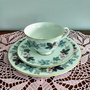 ROYAL DOULTON Camelot Gold Trim Tea Cup Trio/Timeless Collectible English China Translucent Tea Cup Set/Bridesmaid Gift Made in England/210