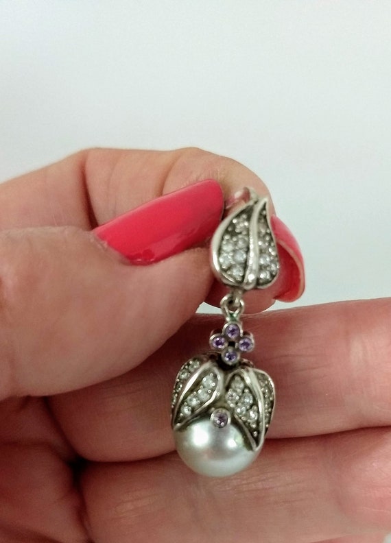 Dressy jewelry shop