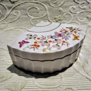 AVON Vintage 1980 Hand Crafted PorcelainSmall Box/Fan Shape Decorative Collectible Jewelry Trinket Vanity Box Made in Japan/Gift Idea/No.63