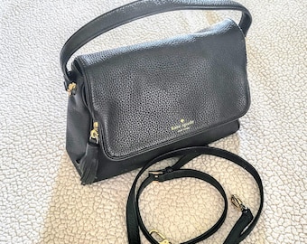 Bolso bandolera KATE SPADE de piel negra/Bolso de diseño con cierre de cremallera y broche de presión/Bandolera extraíble/Regalo para ella/052