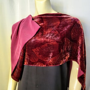 Écharpe longue luxueuse en velours bordeaux, écharpe de créateur, nuances de couleurs uniques, motif feuilles, élégante écharpe décorative de qualité/idée cadeau/n° 960