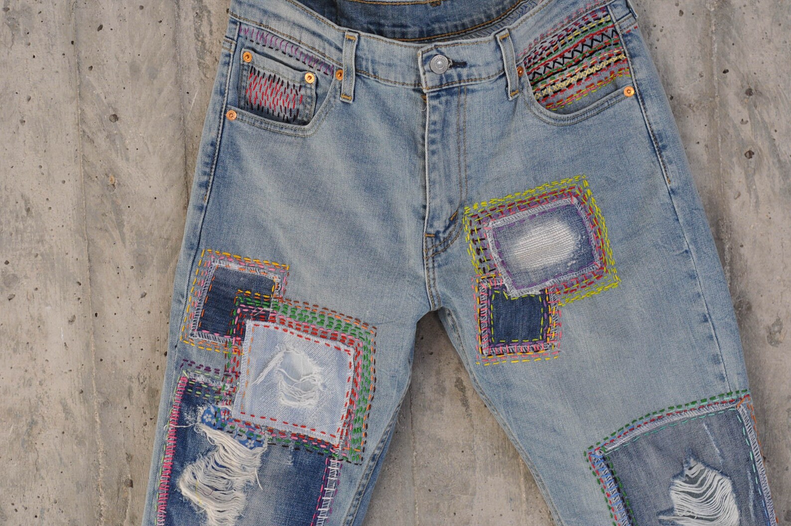 Джинсовая заплатка. Варианты заплаток. Художественная штопка одежды. Варианты заплаток. Оригинальные заплатки на штаны.