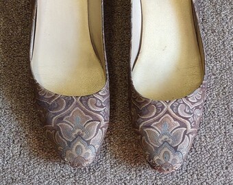 Vintage Y2K Kitten Heels Tapestry Brocade Bohemian Print Pumps Closed Toe Slip On 2000s Shoes Talbots Women's 7 B