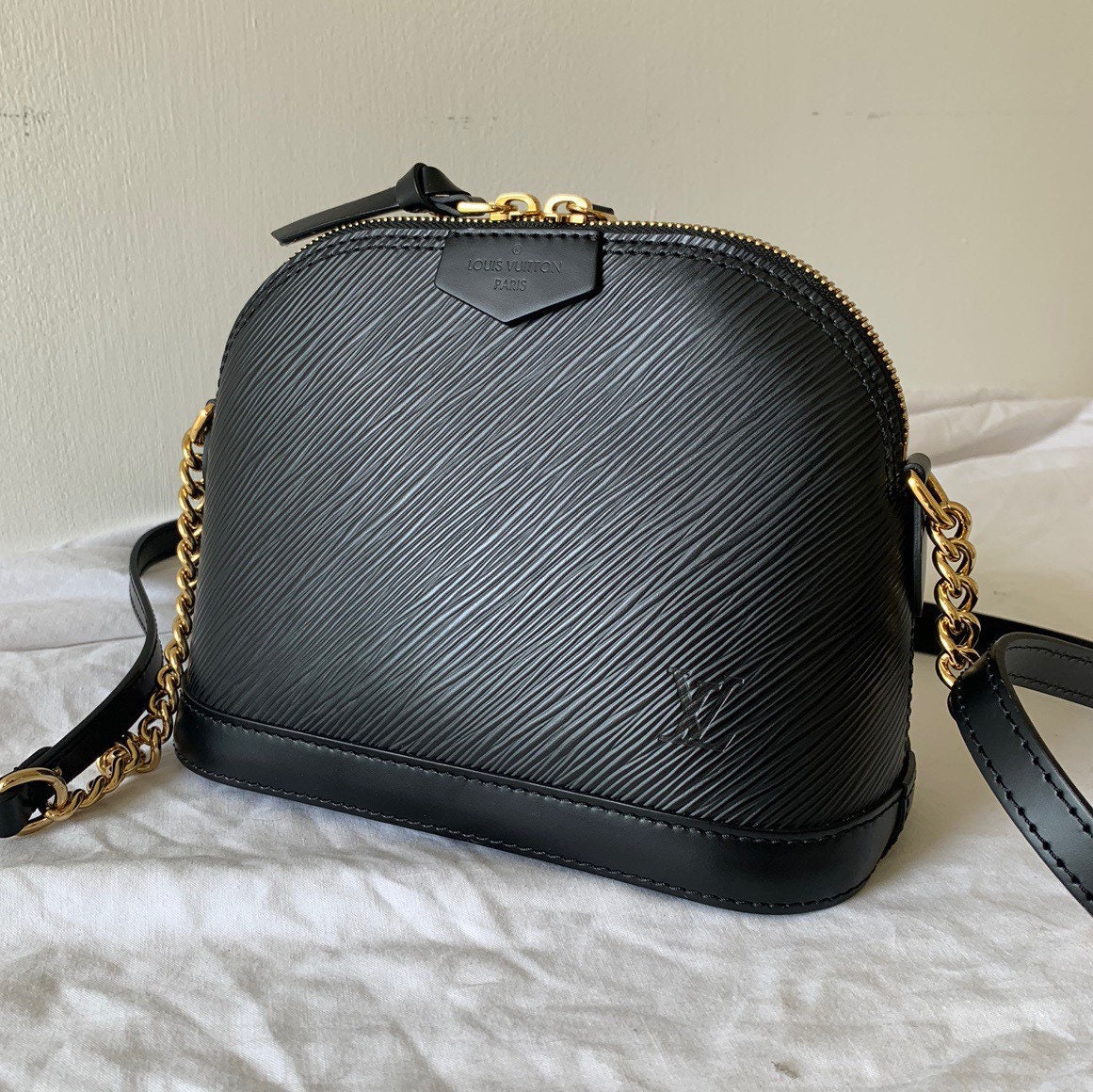 LOUIS VUITTON Epi Alma Mini Black 263044