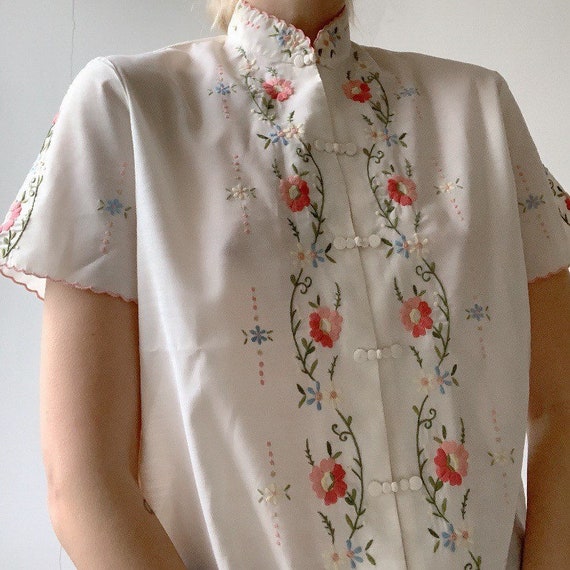 Genuine vintage Chinese hand embroidered otiental