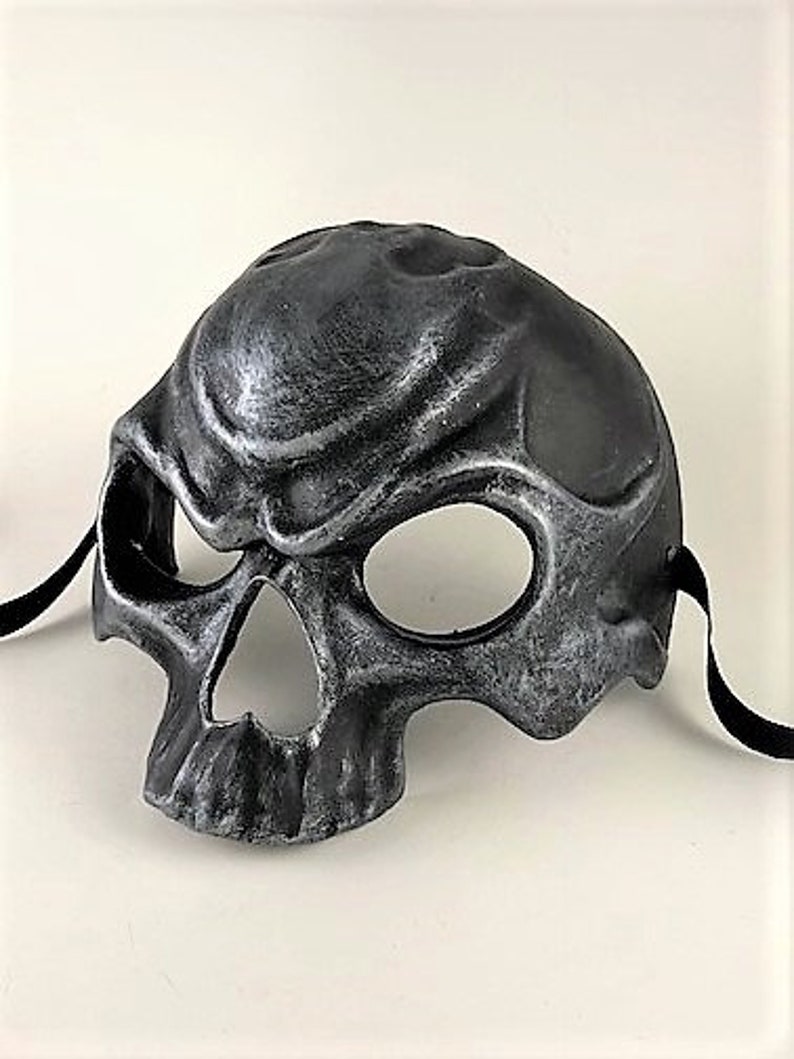 Venetian Skull Mask Fuoco Iron with Black Shading