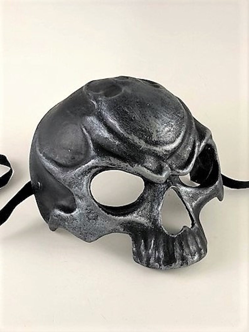 Venetian Skull Mask Fuoco Iron with Black Shading