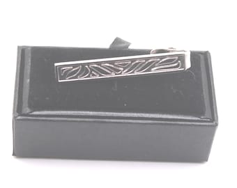 Srebrna spinka do krawata w stylu vintage, grawerowany wzór, zapięcie w stylu retro męskie (długość 6,3 cm)
