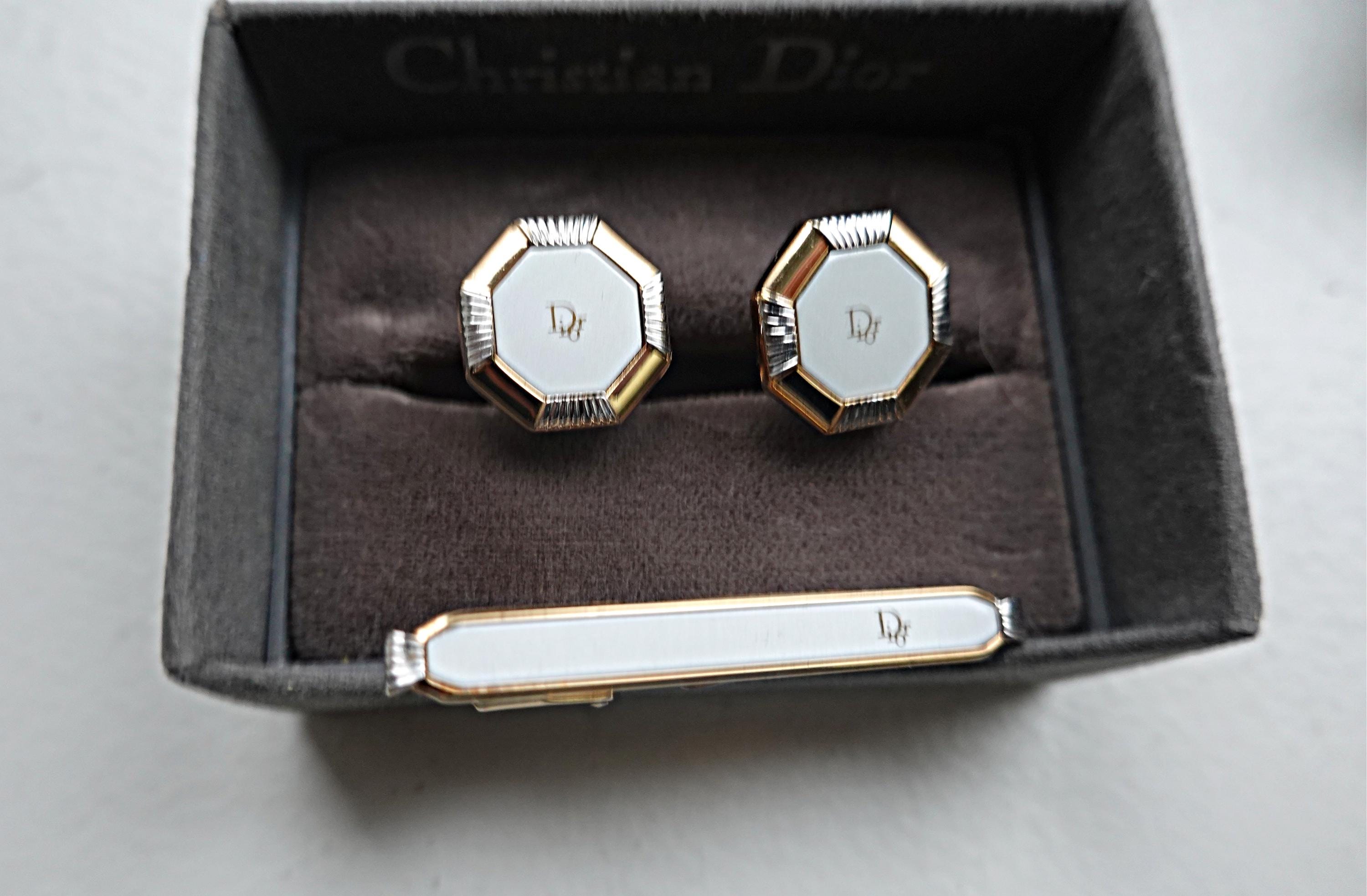 【希少】ヴィンテージ オールドディオール 1974年製 箱有 カフスボタン 楽天市場】美品 クリスチャンディオール カフス オニキス ゴールド