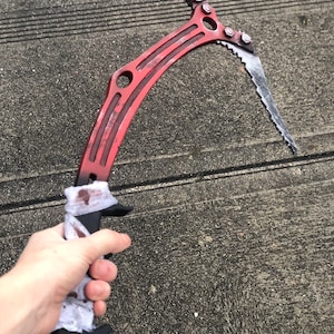 Ax/ice ax tomb rider