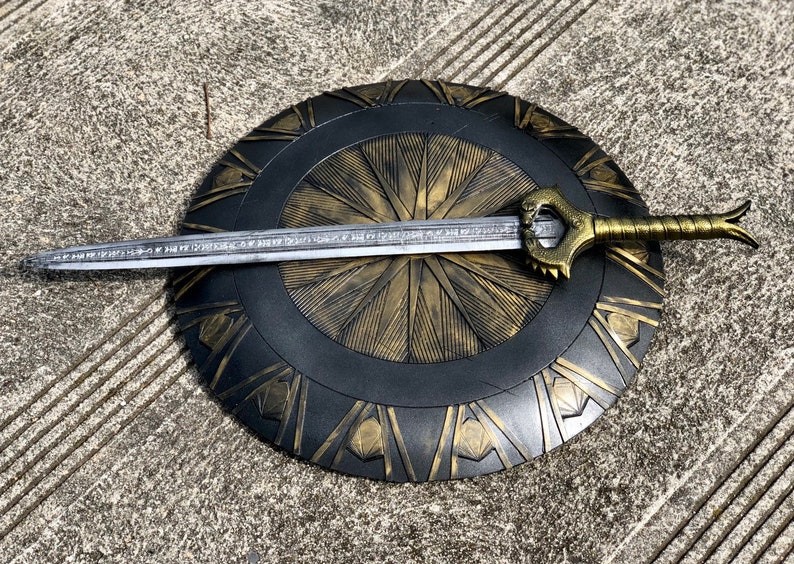 Pack D'accessoires Shield & Sword Pour Poupée Wonder Woman Tonner