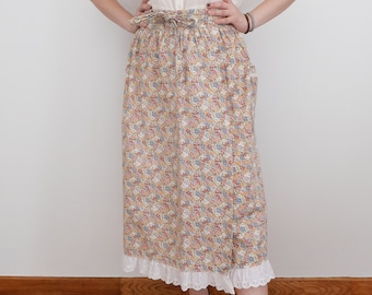 Vintage true 80s floral skirt earthy sweet pattern easy aesthetic fit size M white lace details