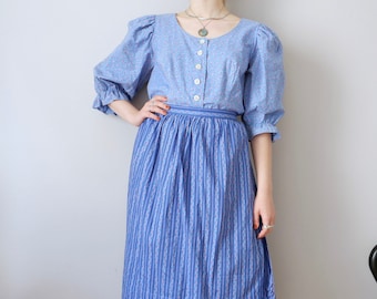 Vintage original dirndl cottage core blue floral button down dress cotton with apron to tie and puff sleeves  size M