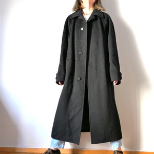 Vintage basic black wool blend gabardine long minimalist classic 80s oversize warm overcoat with black lining onesize from M to XL