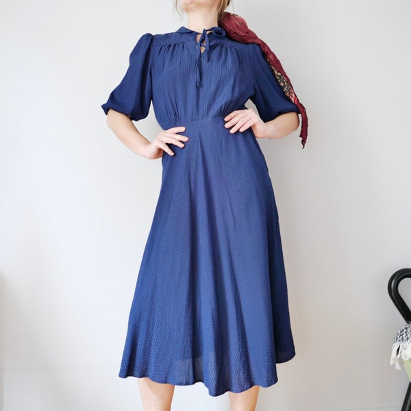 Vintage blue retro keyhole dress peter pan collar long blue 70s 80s midi length dress classic puff sleeves side zipper size M/L