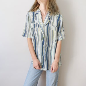 Vintage shirt pure silk boxy striped mens fresh blue waves relax basic shirt onesize size M/L oversize with light shoulder pads unisex