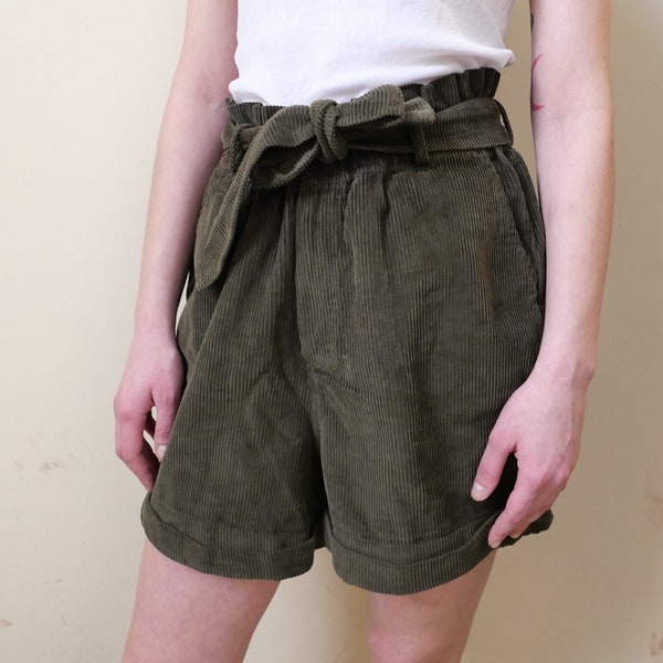 Vintage green corduroy shorts high rise olive green paper bag 90s style boho belted capsule basic trousers size M/L