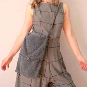 Sac vintage bohème gris doux plié forme basique tissu tricoté doux anthracite unisexe