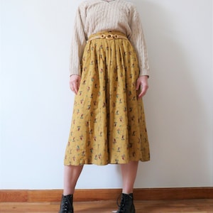 Vintage hunt and fishing print 80s mustard yellow easy fit skirt cottage core size M/L