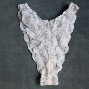 Vintage lace dead stock high cut retro panties creme soft white soft pink unworn nostalgic underwear size M-L