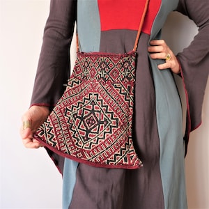 Vintage Knitted Carpet Bag: Boho Asymmetrical Shoulder Bag