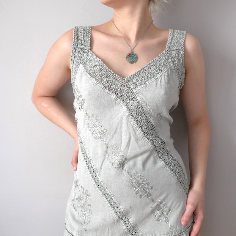 Vintage silver rush 1920s style y2k light floral grey flare boho lace dress asymmetrical look size S/M image 2