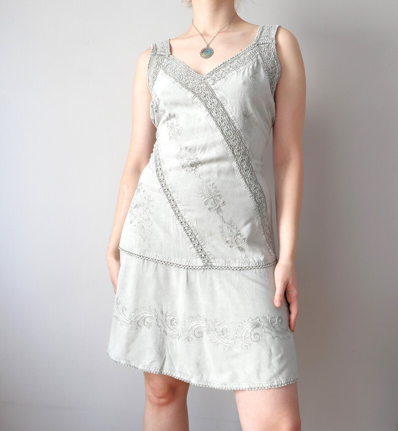 Vintage silver rush 1920s style y2k light floral grey flare boho lace dress asymmetrical look size S/M image 3