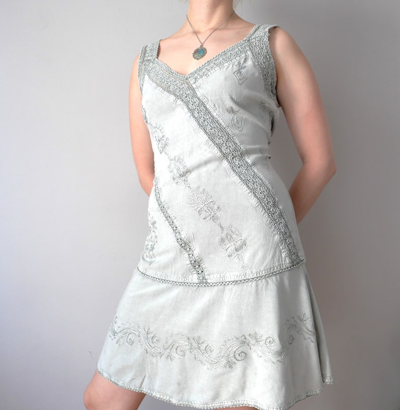 Vintage silver rush 1920s style y2k light floral grey flare boho lace dress asymmetrical look size S/M image 5