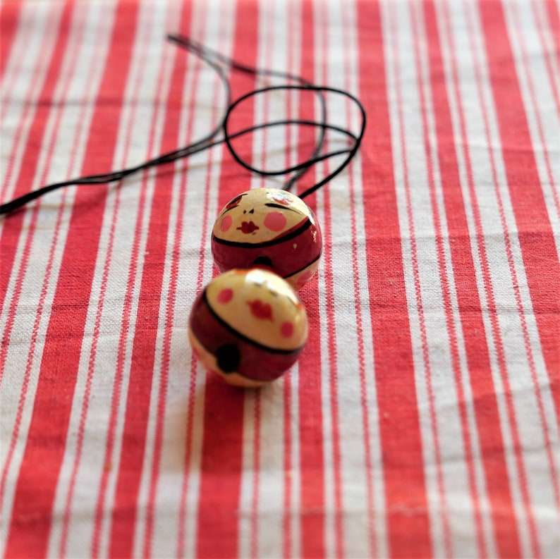 Vintage Wood Pearl Russian Matryoshka Babushka face fashion necklace 70s seventies statement necklace wood jewelry pendant