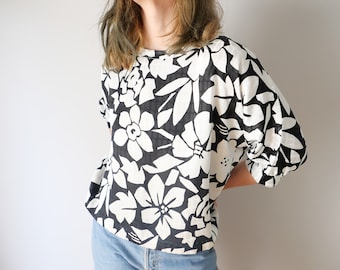 Vintage black white boxy handmade bat sleeve soft shirt with buttoned sleeve floral size basic M/L