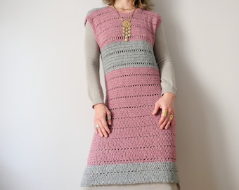 Vintage gray soft pink handknitted 70s style simple dress knitted optics cottage core basic capsule classics basics size S/M