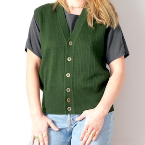 Vintage pine green knitted  waist coat gilet buttoned wool blend vest cottage core seventies boho cottage core vest layer look size M unisex