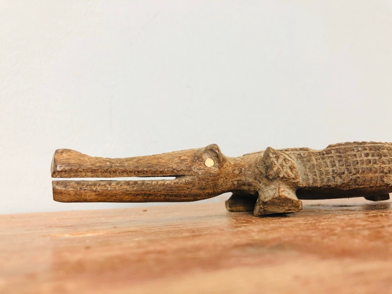 Collectable storage Vintage wooden carved crocodile shaped trinket storage ring holding dish tray with bone cut eyes 86