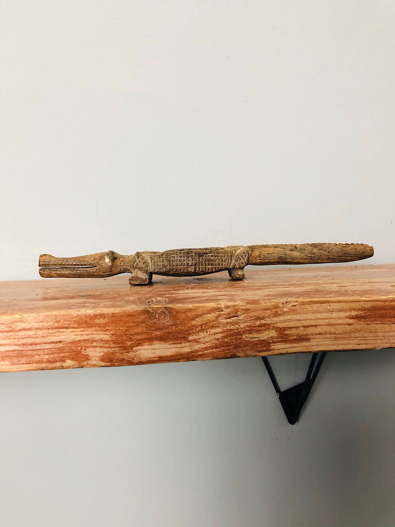 Collectable storage Vintage wooden carved crocodile shaped trinket storage ring holding dish tray with bone cut eyes 86