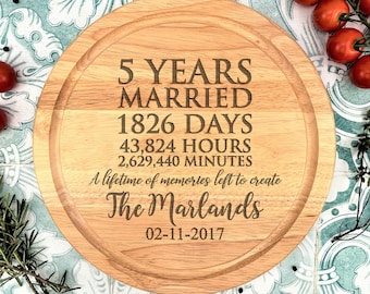 5 años casarse con tabla de cortar de madera - Regalo del quinto aniversario - Personalizado