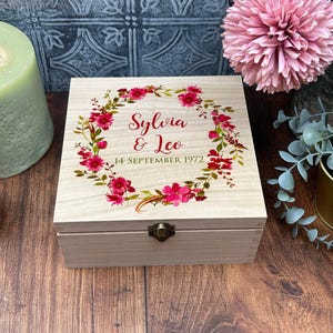 Scatola dei ricordi di nozze con ghirlanda floreale - Regalo di fidanzamento personalizzato - Happily Ever