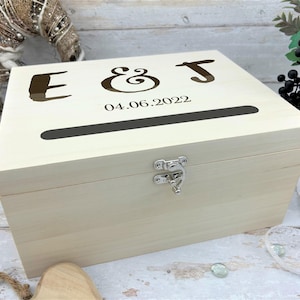 Caja de recuerdos del día de la boda con iniciales de pareja, ranura para depósito, buzón personalizado con fecha, postales, recuerdos de notas para invitados, regalo, buzón de correo.
